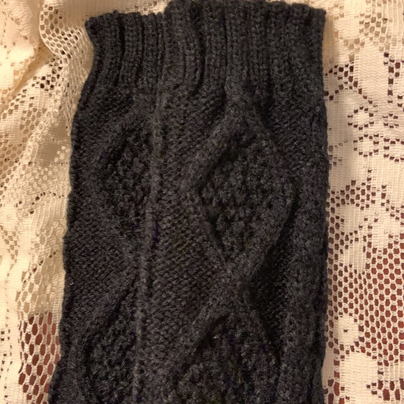 2 SETS OF RHOMBIC KNIT HAND ARM
WARMERS FINGERLESS
GLOVES W/THUMBHOLES - Picture 3 of 3